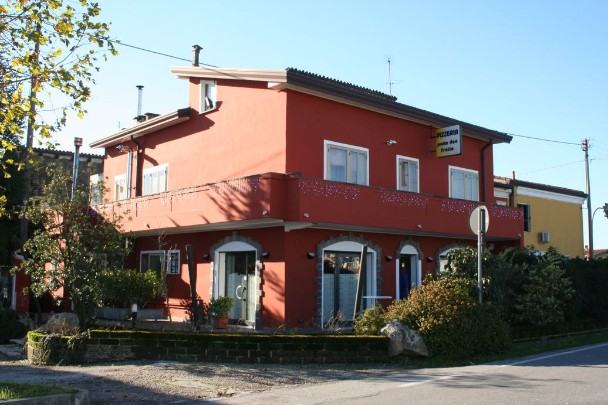 La Pizzeria vista da via Caltana